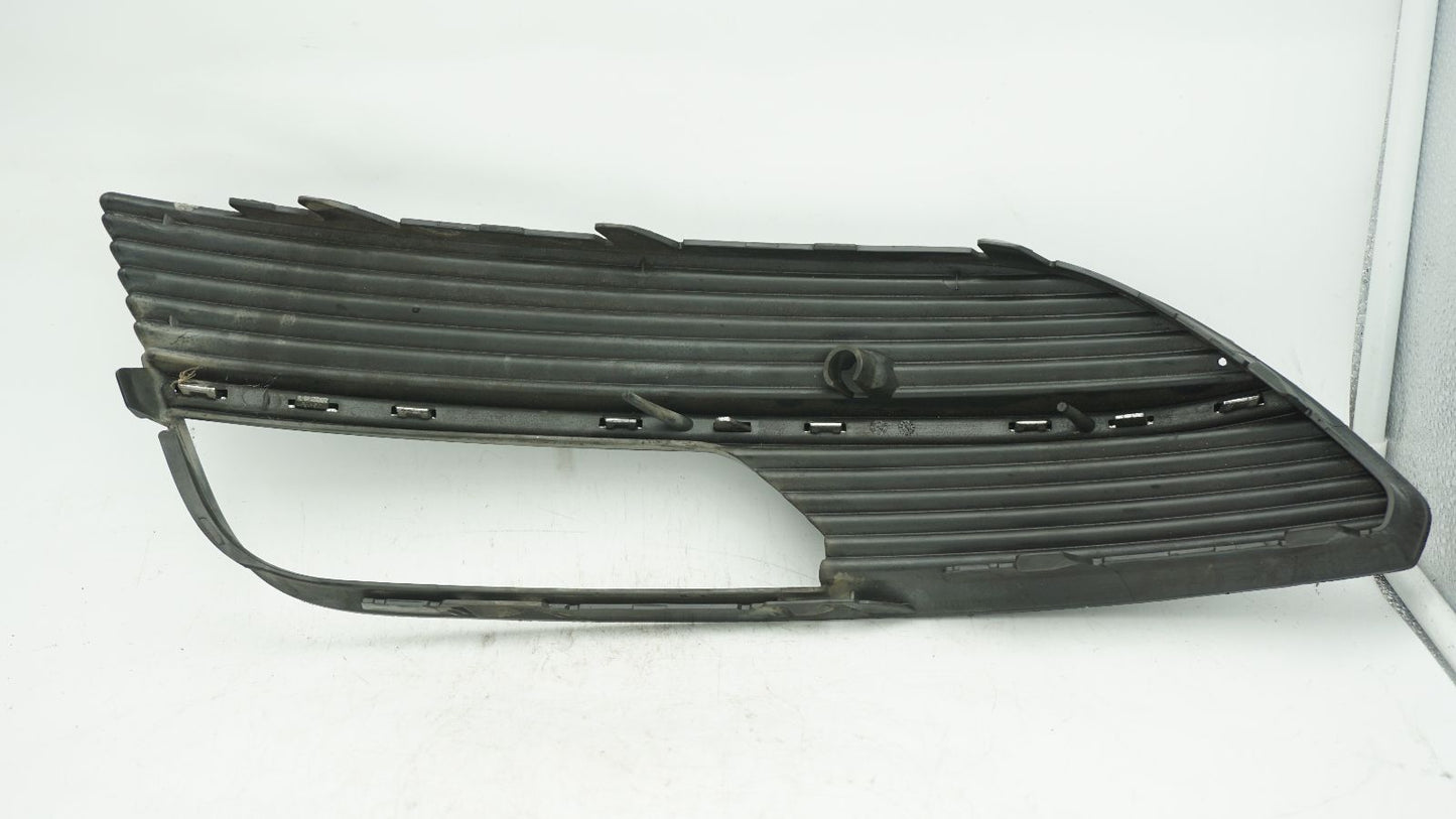 AUDI A3 8V FRONT RIGHT SIDE GRILLE 8V3807682A