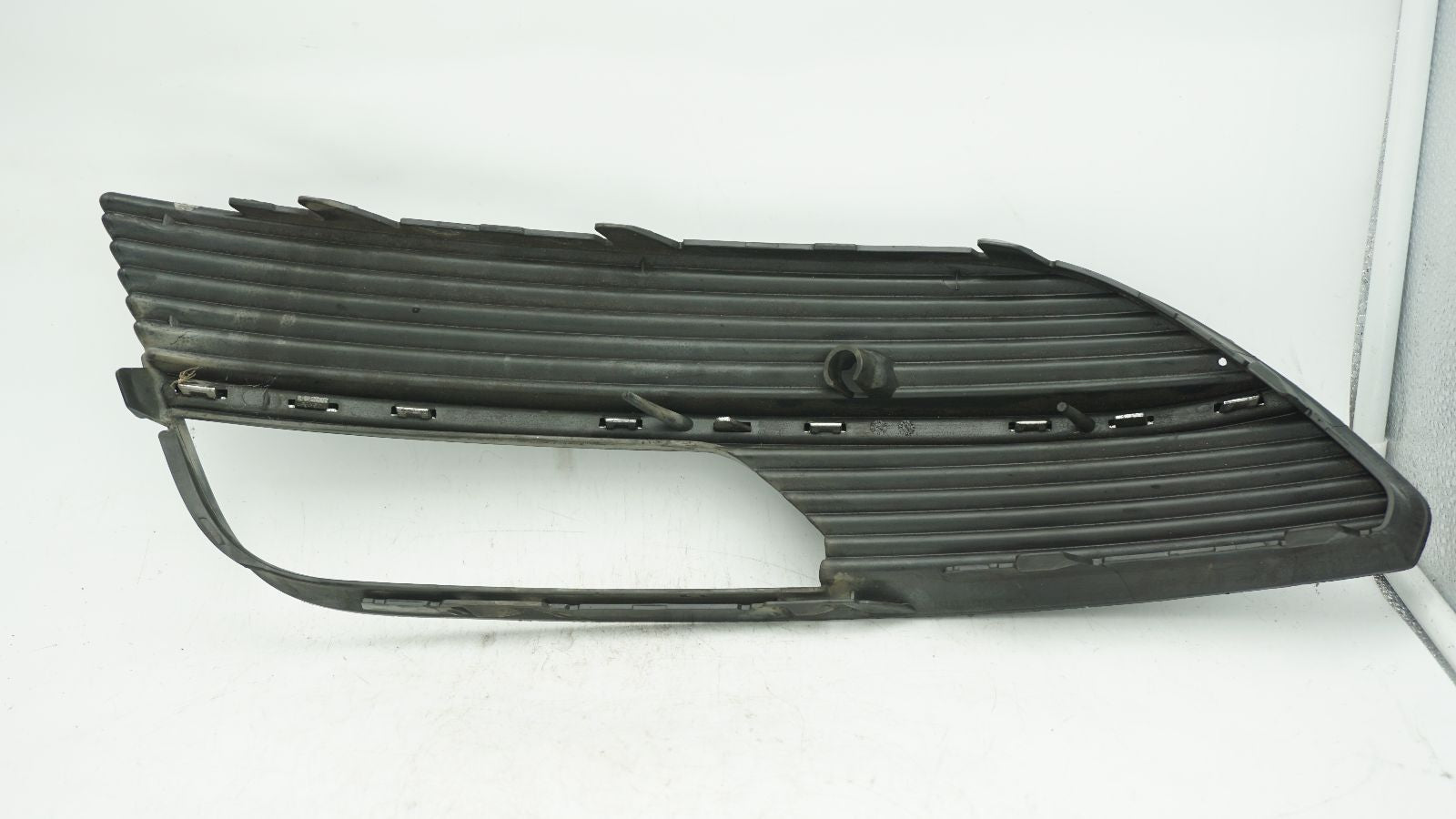 AUDI A3 8V FRONT RIGHT SIDE GRILLE 8V3807682A