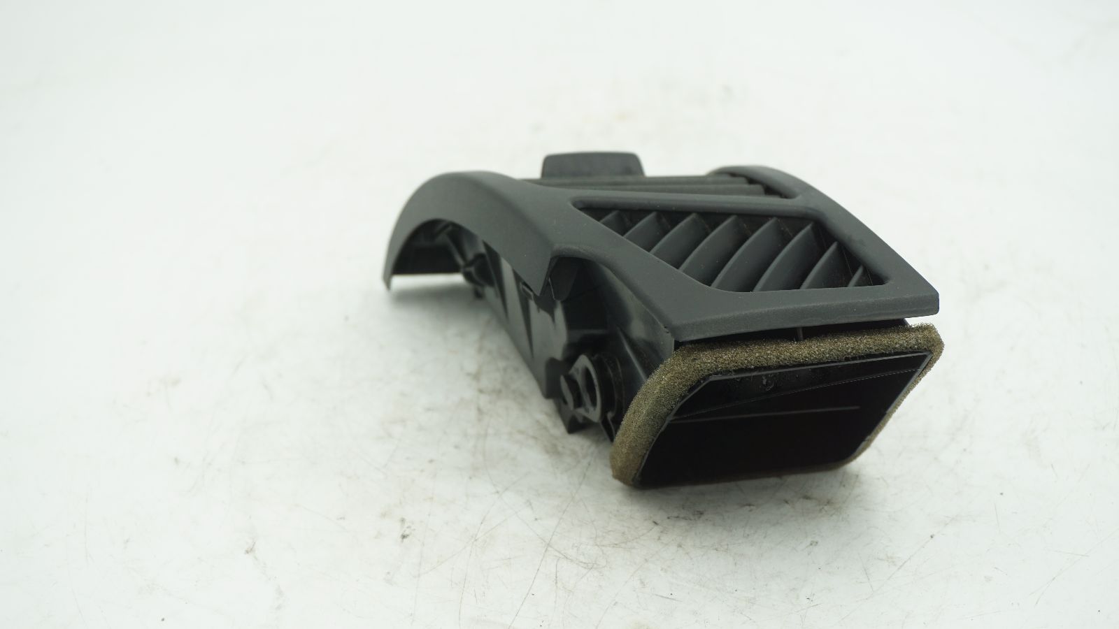 BMW E82 E87 E88 RIGHT AIR VENT 7059188
