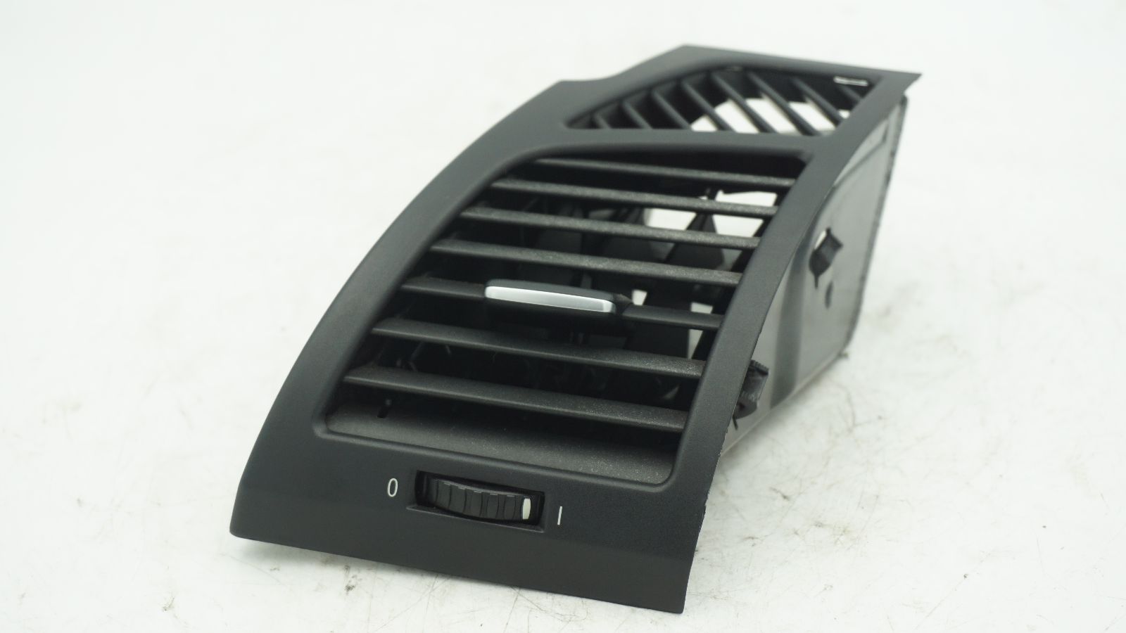 BMW E82 E87 E88 LEFT AIR VENT 7059187