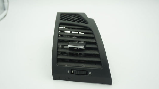 BMW E82 E87 E88 RIGHT AIR VENT 7059188