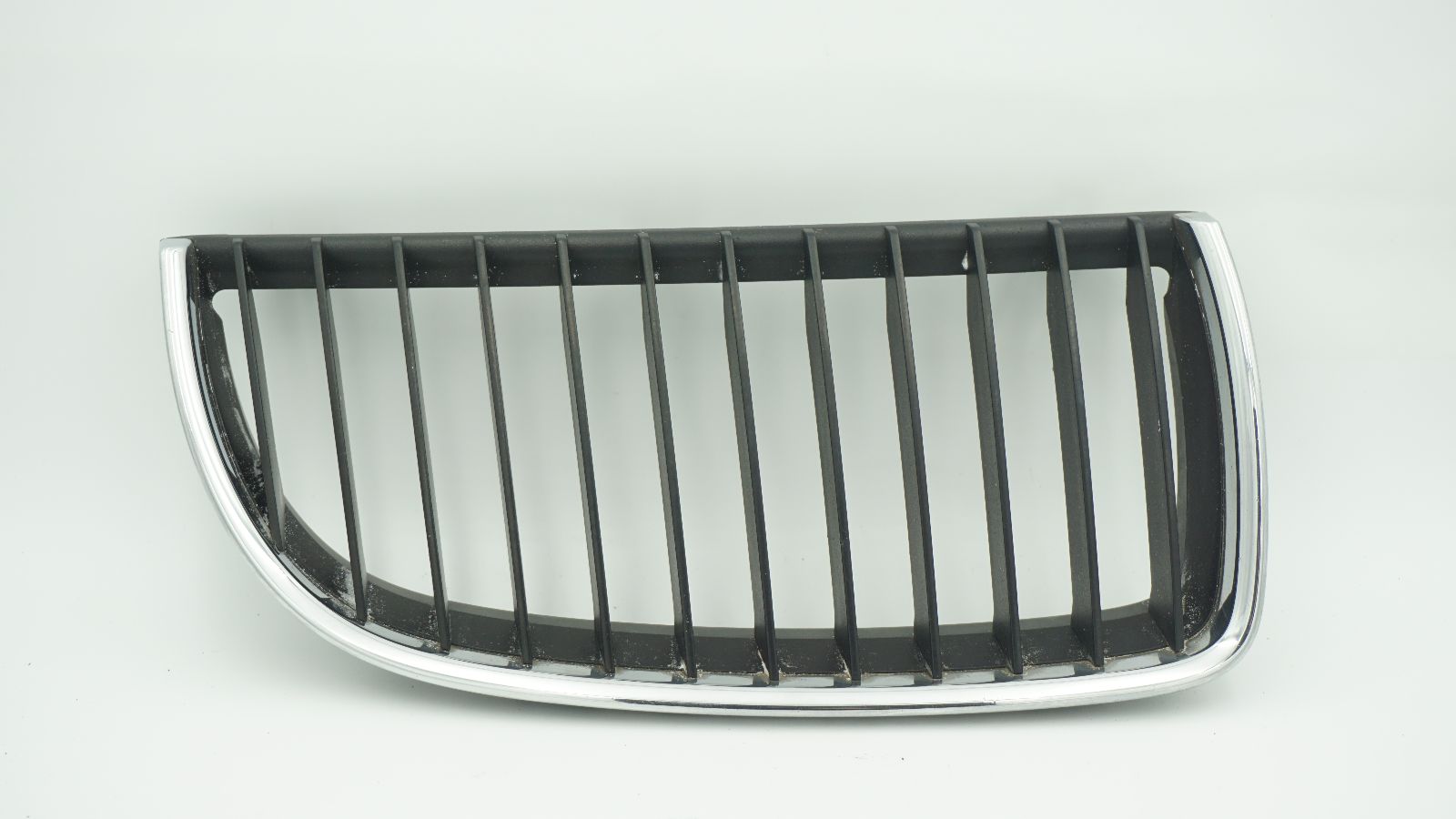 BMW 3 SERIES E90 E91 FRONT TRIM RIGHT FRAME GRILLE BLACK 7120008