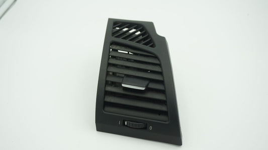 BMW E82 E87 E88 RIGHT AIR VENT 7059188