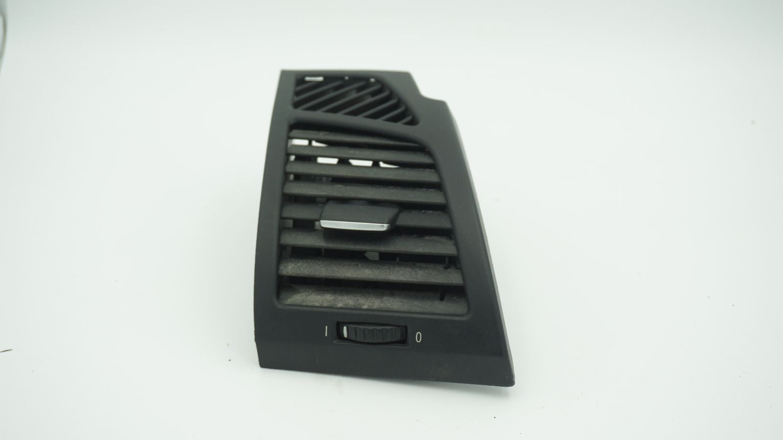 BMW E82 E87 E88 RIGHT AIR VENT 7059188