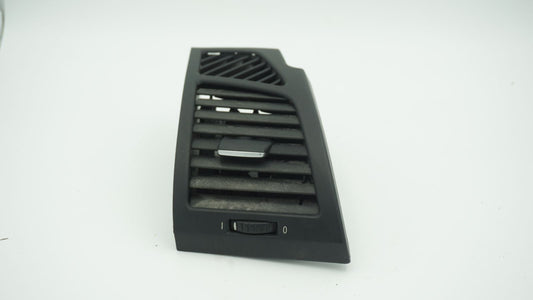 BMW E82 E87 E88 RIGHT AIR VENT 7059188