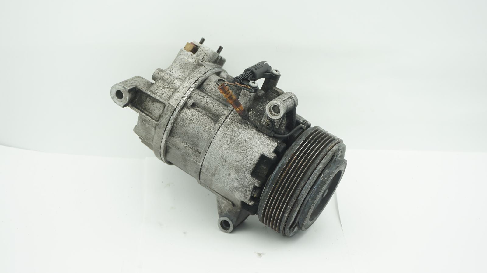 BMW 3 SERIES E46 A/C COMPRESSOR 6908660