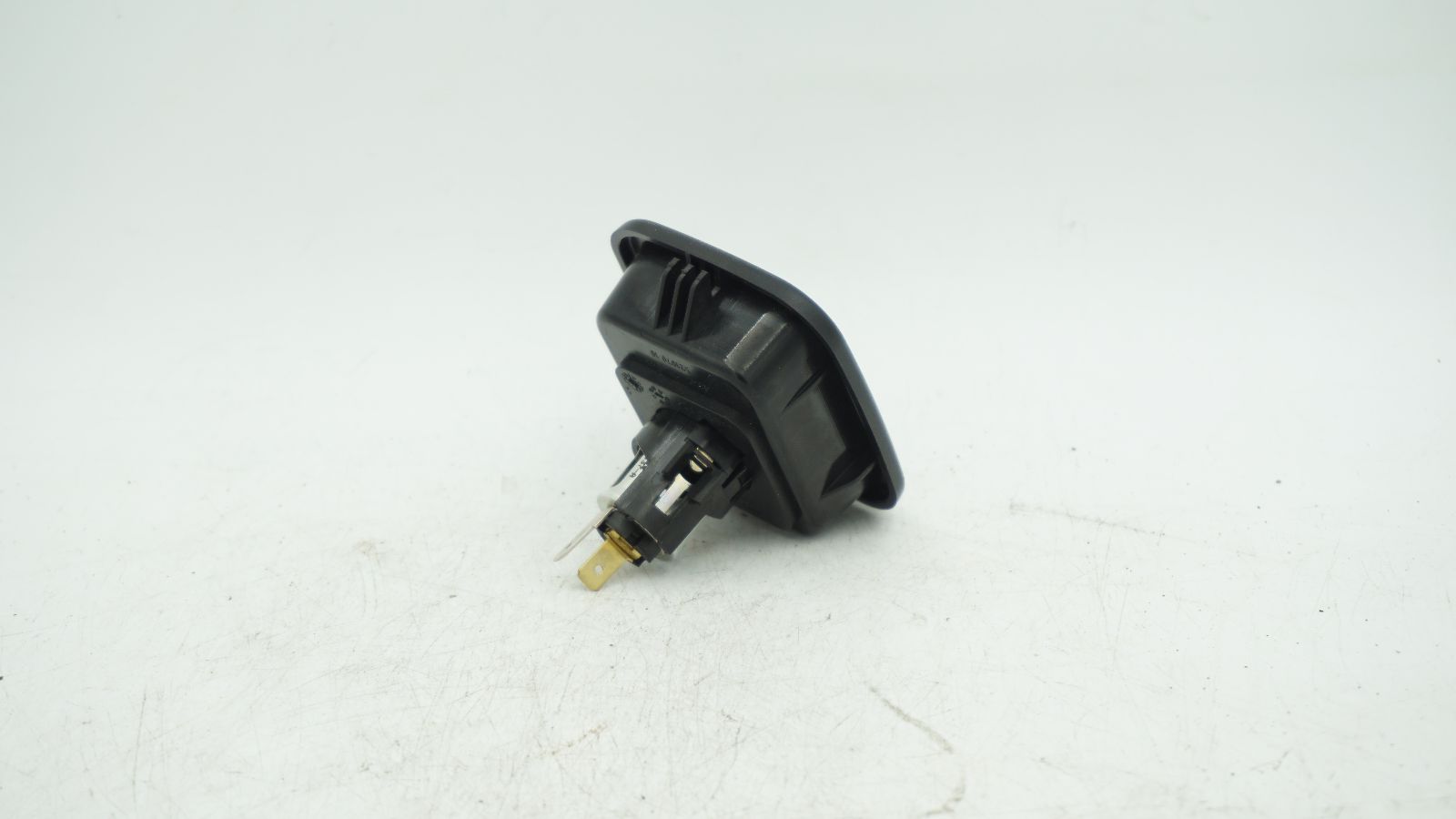 BMW 1 3 5 SERIES E82 E87 E88 E90 E60 F20 F30 CHARGING SOCKET 7143111