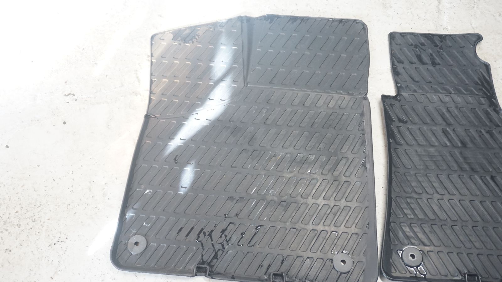 GENUINE AUDI A3 8P RUBBER FLOOR MATS BLACK