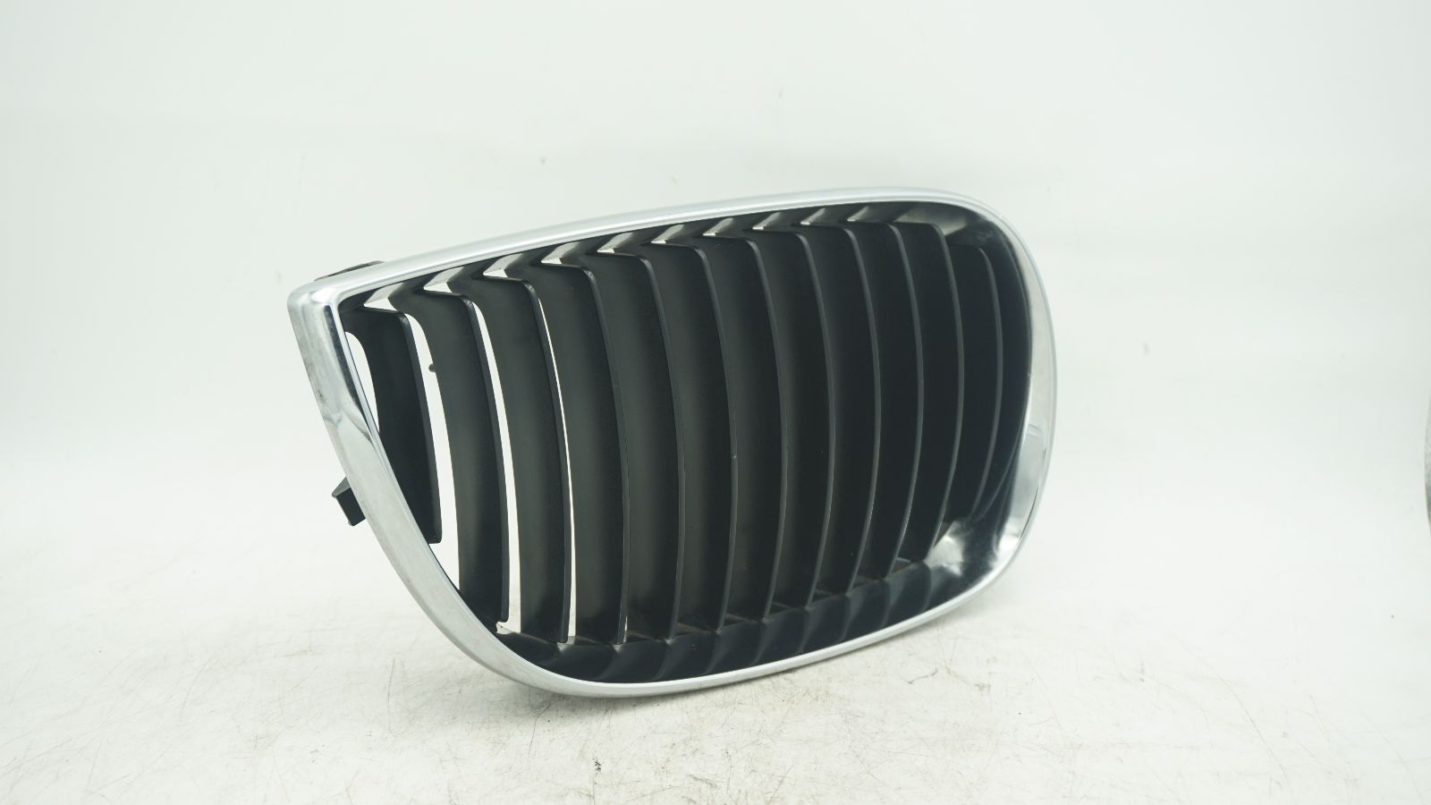 BMW 1 SERIES E87 RIGHT GRILLE 7077130