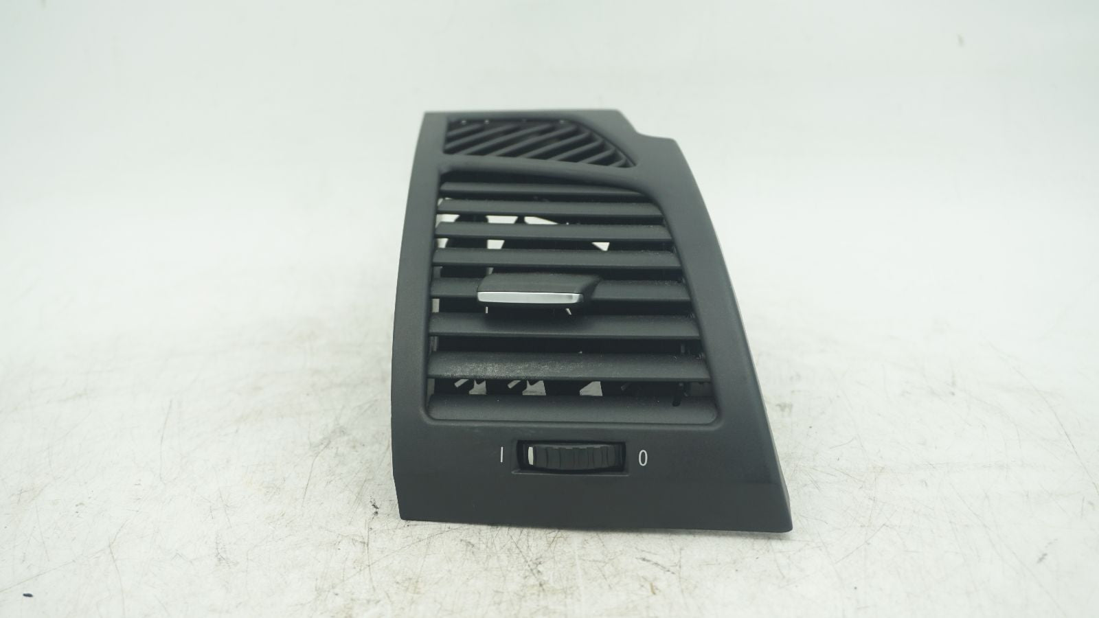 BMW E82 E87 E88 RIGHT AIR VENT 7059188