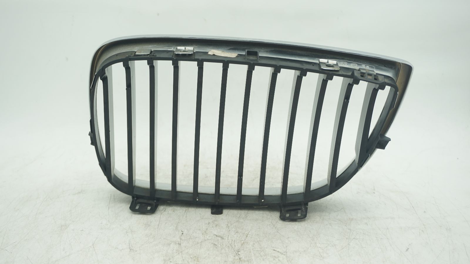 BMW 1 SERIES E87 RIGHT GRILLE 7077130