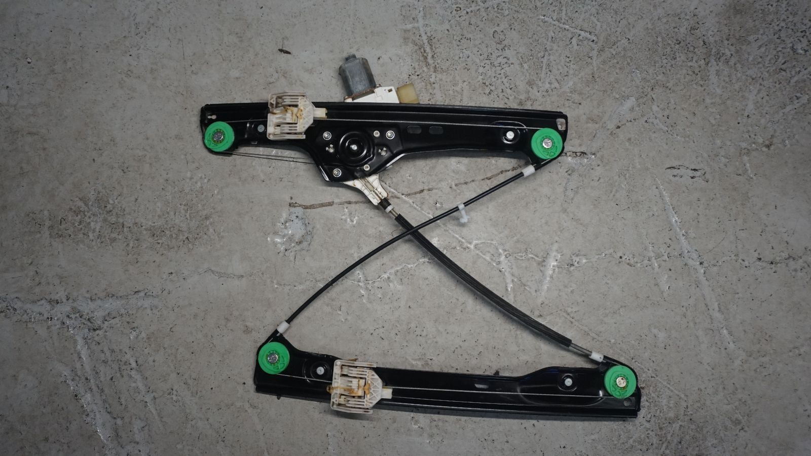 BMW 3 SERIES E90 LHS FRONT PASSENGER WINDOW REGULATOR 7060265