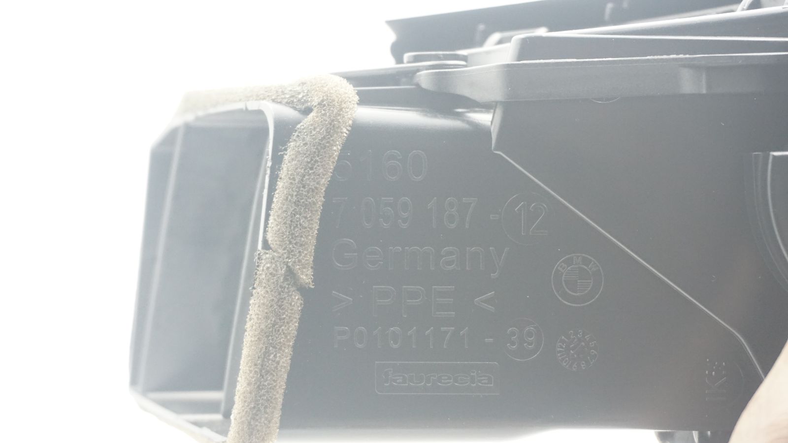 BMW E82 E87 E88 LEFT AIR VENT 7059187
