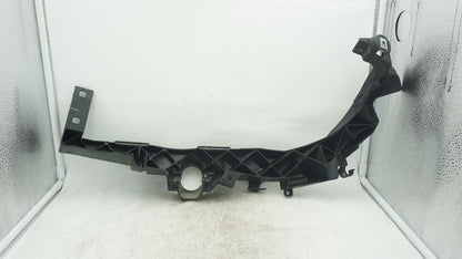 BMW 3 SERIES E90 LCI RHS DRIVERS HEADLIGHT BRACKET 7138402