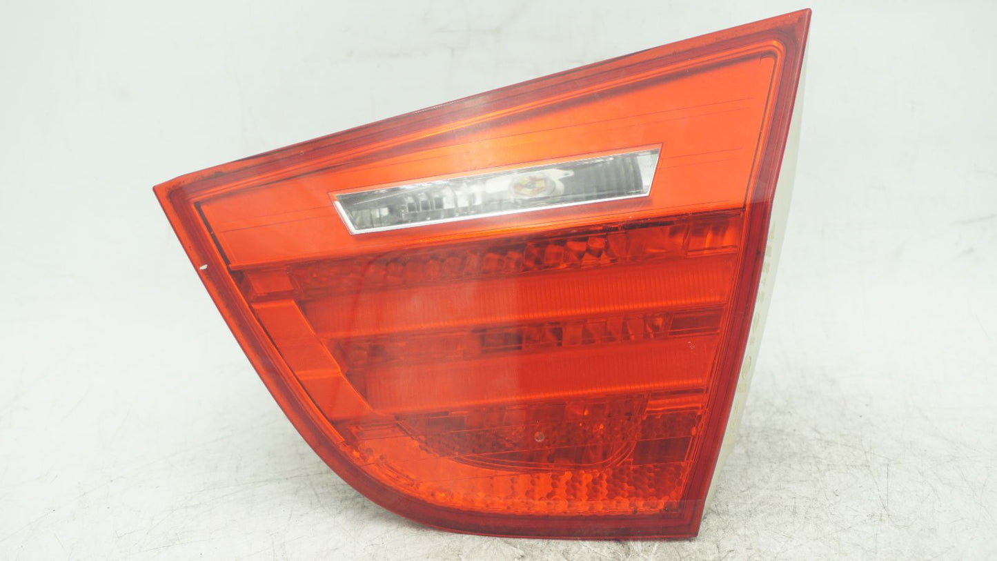 BMW 3 SERIES E90 TAILGATE RHS RIGHT BOOT LID LIGHT 7154156